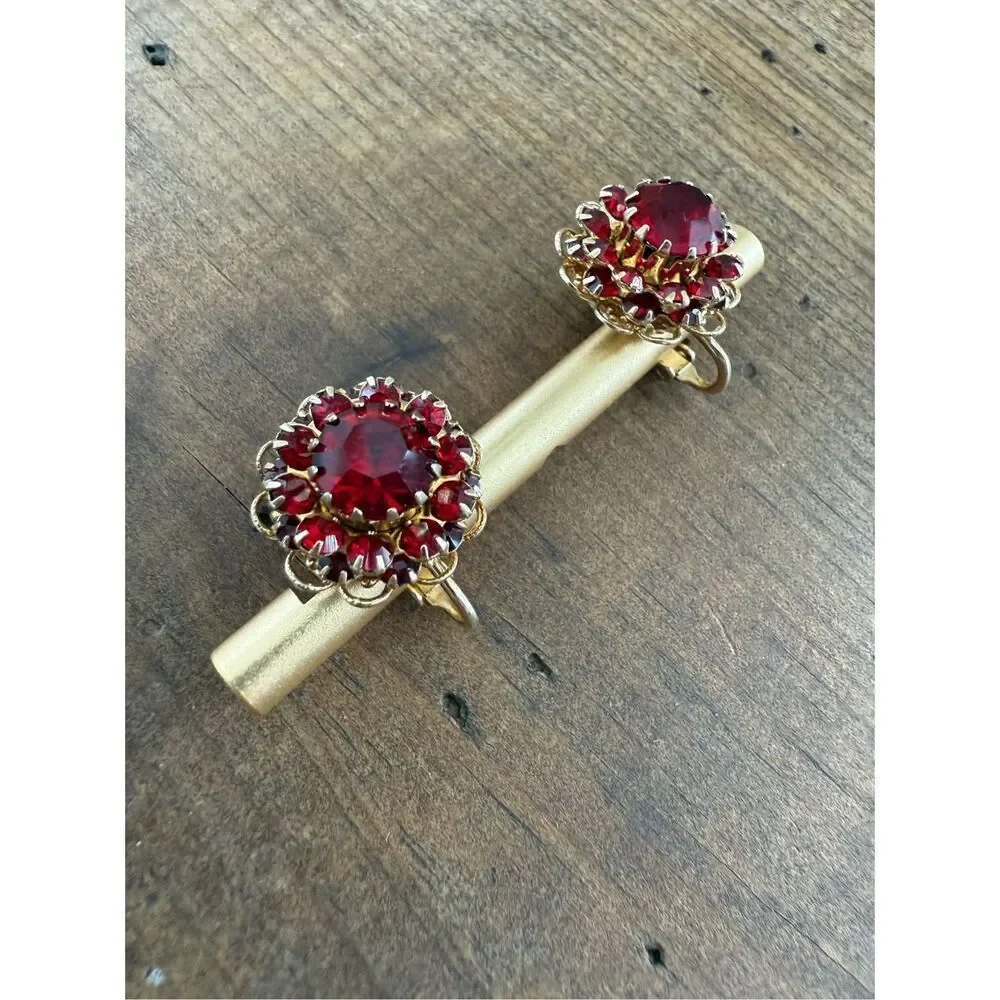 Vintage 60s 1966 Sarah Coventry Ruby Red Rhinestone Cluster Clip On Earrings Gol
